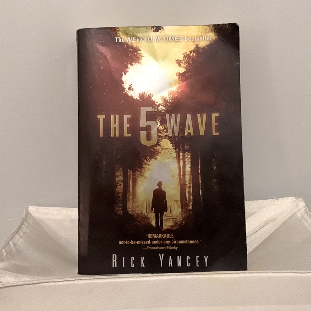 The 5th Wave Collection - Picture 2 of 4